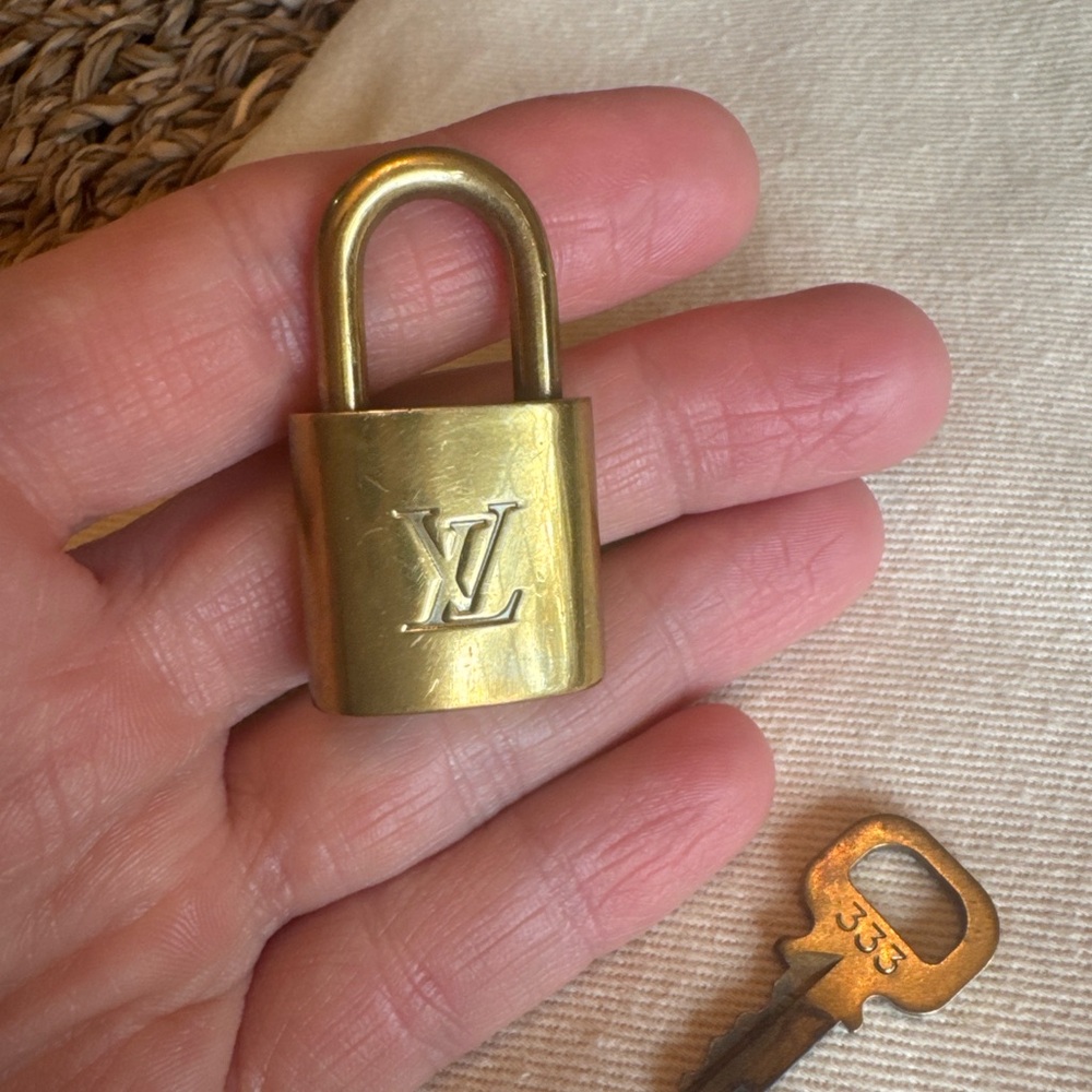 Authentic Louis Vuitton RARE Lock & Key #333 – Made in France - Picture 7 of 8